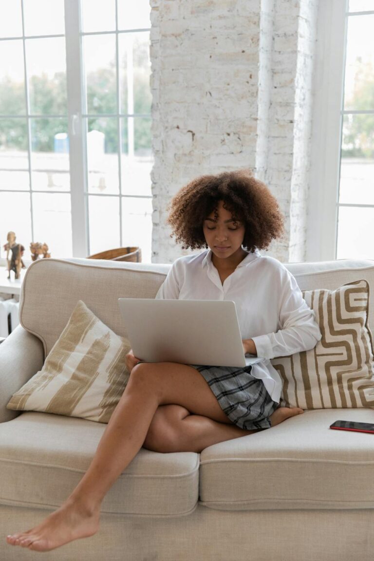 How to Sell Online Courses: A Solopreneur’s Guide to Success